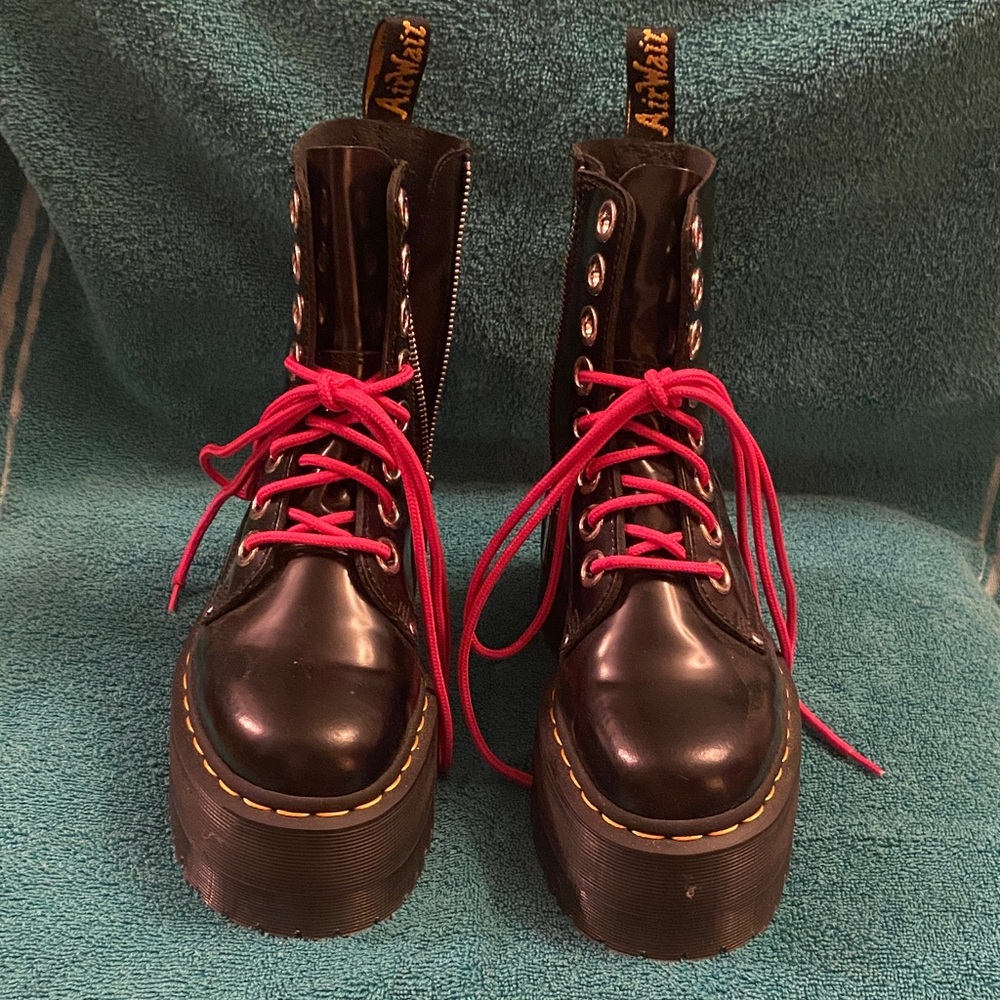 Dr. Martens: Jadon Max platform boots
